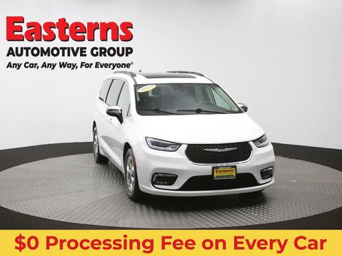 Used 2023 Chrysler Pacifica Limited FWD image 54