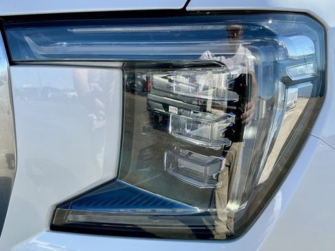 Used 2022 GMC Yukon Denali w/ Denali Ultimate Package image 10