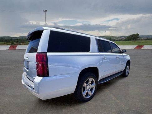 Used 2018 Chevrolet Suburban Premier AWD/4WD image 3