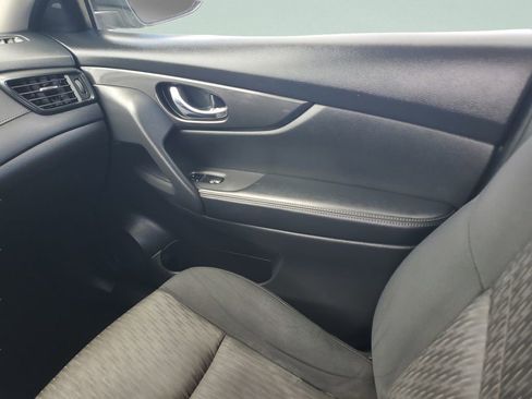 Used 2017 Nissan Rogue SV FWD image 21