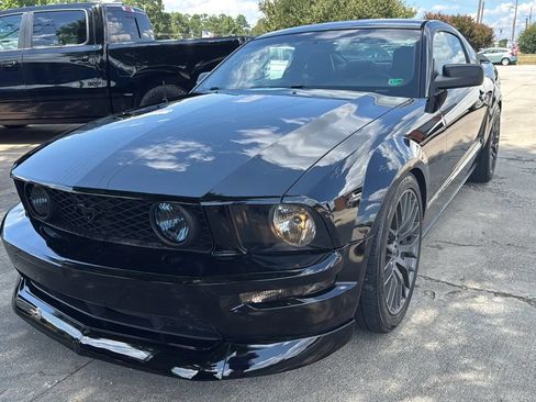 Used 2006 Ford Mustang Coupe RWD image 1