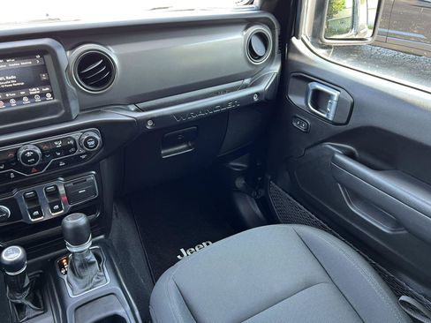Used 2022 Jeep Wrangler Sport AWD/4WD image 15