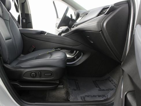 Used 2020 Buick Enclave Essence image 22