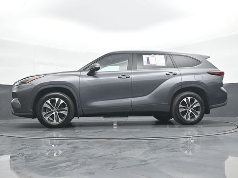 Used 2024 Toyota Highlander XLE AWD/4WD image 27