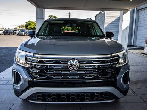 New 2026 Volkswagen Atlas Peak Edition image 8