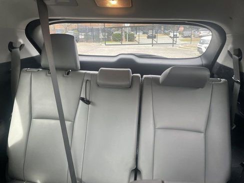 Used 2022 Toyota Highlander XLE image 13