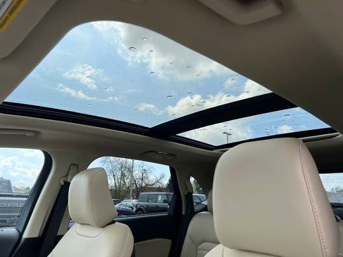 Used 2024 Ford Edge SEL w/ Convenience Package AWD/4WD image 13