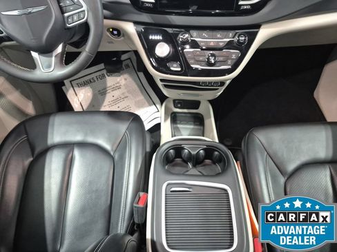 Used 2023 Chrysler Pacifica Touring-L FWD image 35
