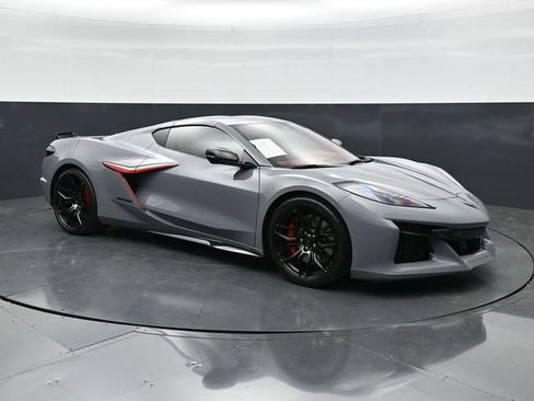 Used 2025 Chevrolet Corvette Z06 w/ Stealth Interior Trim Package RWD image 3
