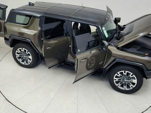 Used 2025 GMC Hummer EV 2X w/ LPO, Cargo Utility Package image 83