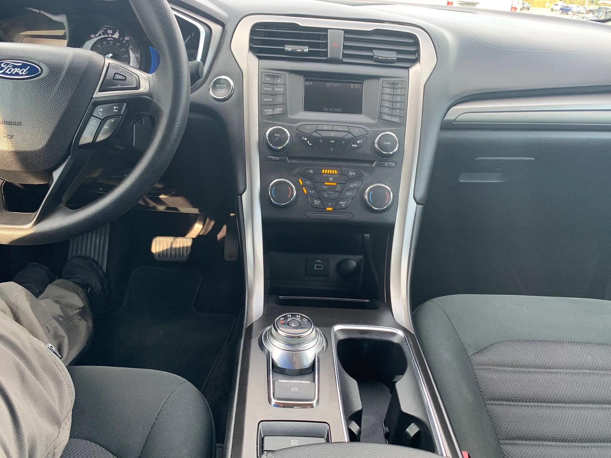 Used 2017 Ford Fusion SE FWD image 15