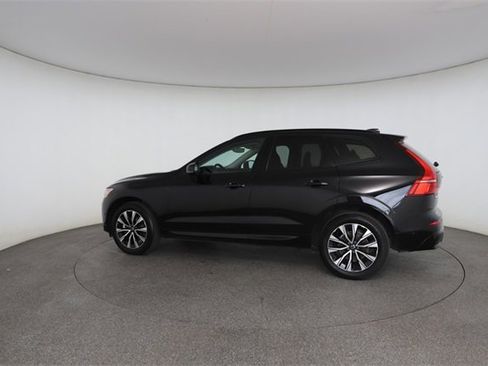 Used 2023 Volvo XC60 B5 Plus image 9