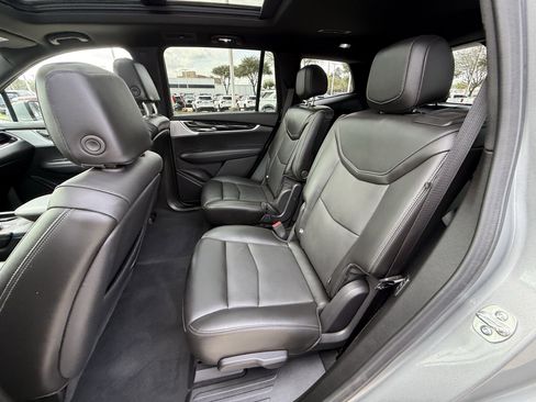 Used 2025 Cadillac XT6 Premium Luxury image 31