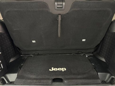 Used 2017 Jeep Wrangler Sport w/ Quick Order Package 24S AWD/4WD image 28