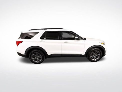 Used 2023 Ford Explorer XLT w/ Equipment Group 202A image 8