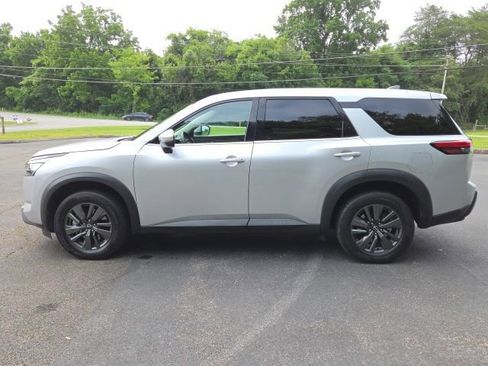 Used 2022 Nissan Pathfinder S FWD image 11