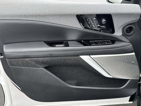 Certified 2025 Cadillac Optiq Luxury 2 w/ LPO, Floor Liner Package AWD/4WD image 16