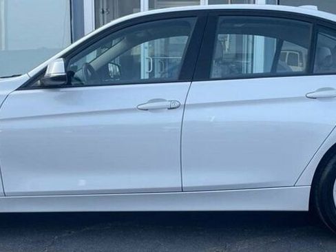 Used 2017 BMW 320i xDrive 320i xDrive image 3