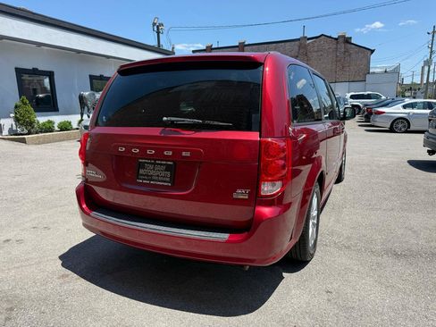 Used 2016 Dodge Grand Caravan SXT FWD image 3