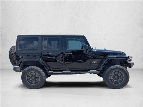 Used 2016 Jeep Wrangler Unlimited Sahara w/ Connectivity Group AWD/4WD image 4