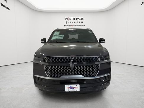 New 2026 Lincoln Navigator L Reserve AWD/4WD image 8