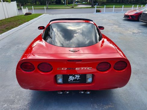 Used 2004 Chevrolet Corvette Coupe w/ Roof Package RWD image 7