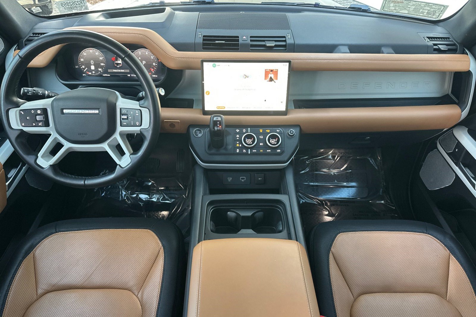 Used 2024 Land Rover Defender 130 X-Dynamic SE AWD/4WD image 27