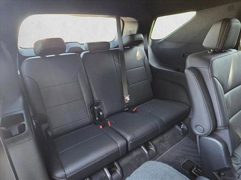 Used 2026 Chevrolet Traverse LT FWD image 21
