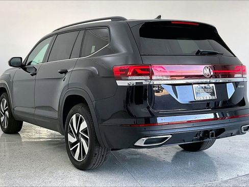 Used 2025 Volkswagen Atlas SE image 2