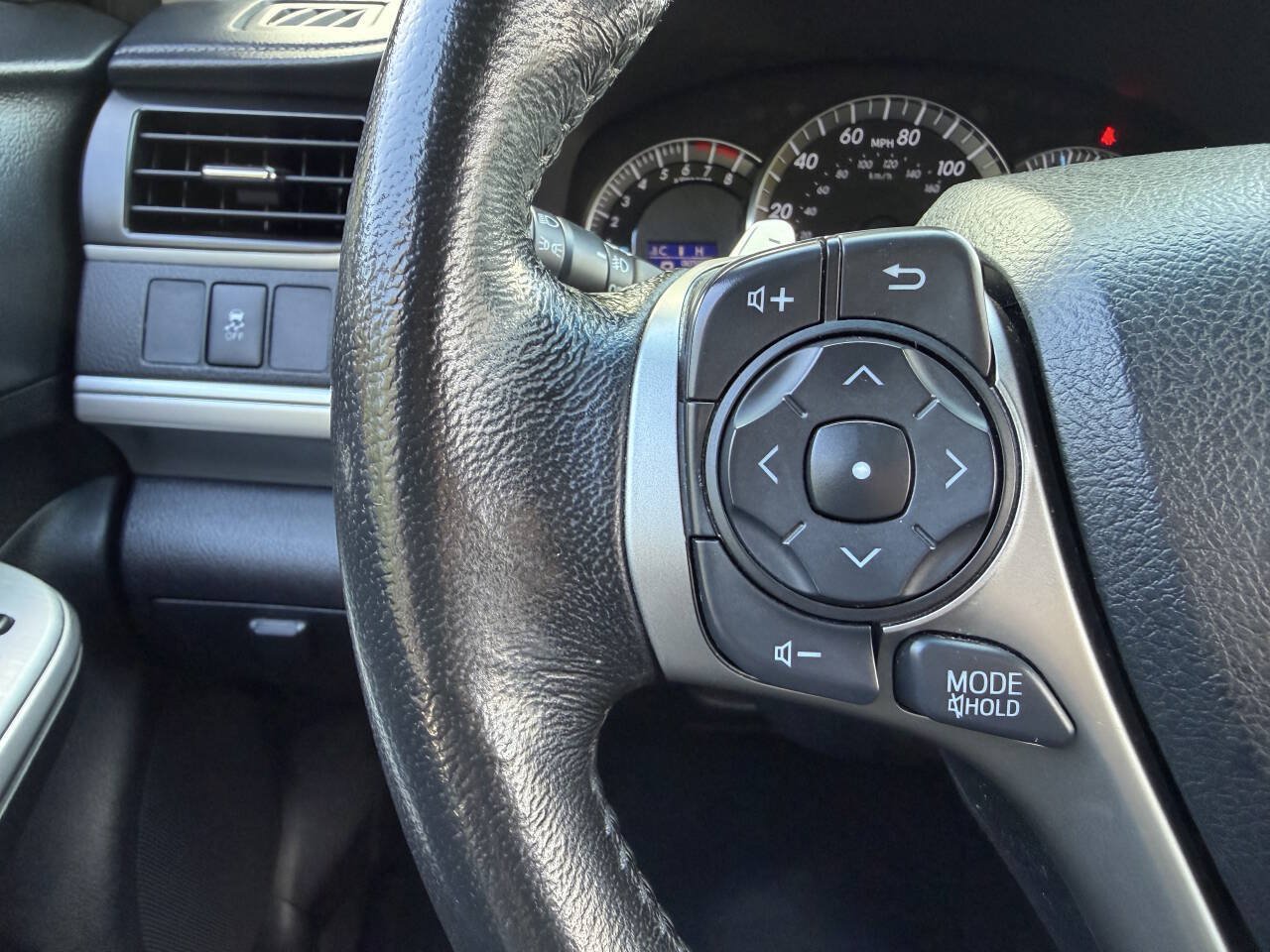 Used 2012 Toyota Camry SE w/ Leather Pkg FWD image 19