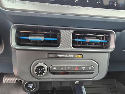 Used 2025 Ford Maverick Lobo AWD/4WD image 17