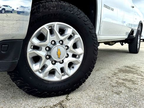 Used 2023 Chevrolet Silverado 2500 LT AWD/4WD image 2