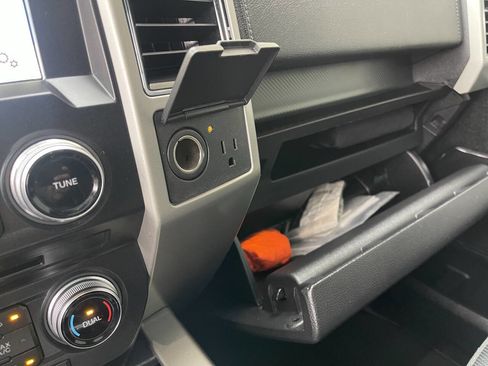 Used 2018 Ford F150 Lariat w/ Equipment Group 502A Luxury image 28