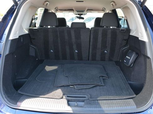 Used 2024 Nissan Rogue SV AWD/4WD image 16