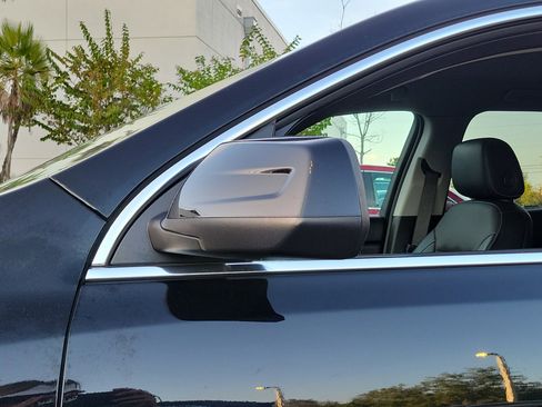 Used 2018 GMC Acadia SLT image 11