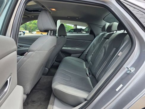 Used 2025 Hyundai Elantra SEL FWD image 12