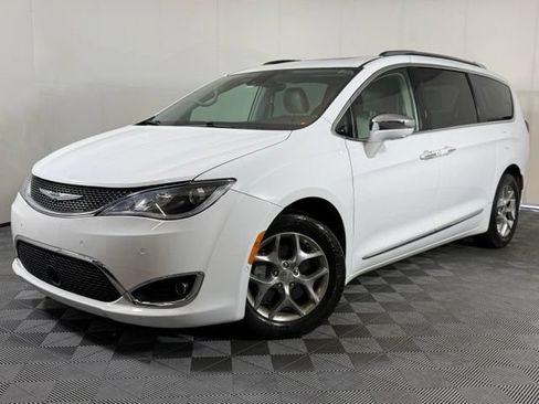 Used 2019 Chrysler Pacifica Limited w/ Advanced Safetytec Group FWD image 1