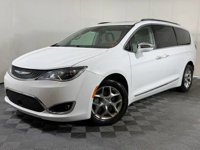 Used 2019 Chrysler Pacifica Limited w/ Advanced Safetytec Group