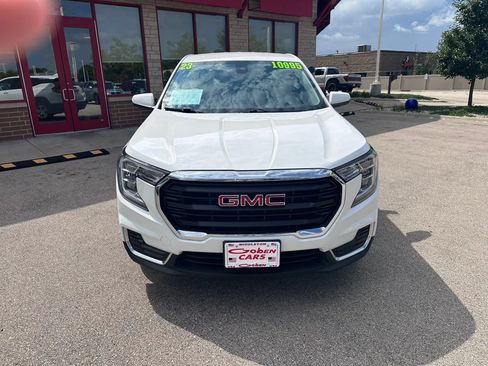 Used 2023 GMC Terrain SLE w/ LPO, Floor Liner Package FWD image 2