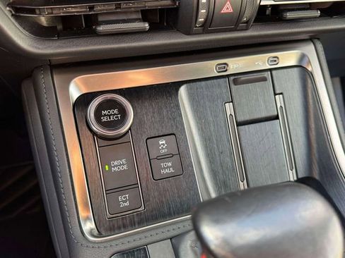 Used 2024 Lexus GX 550 w/ Cold Area Package image 32