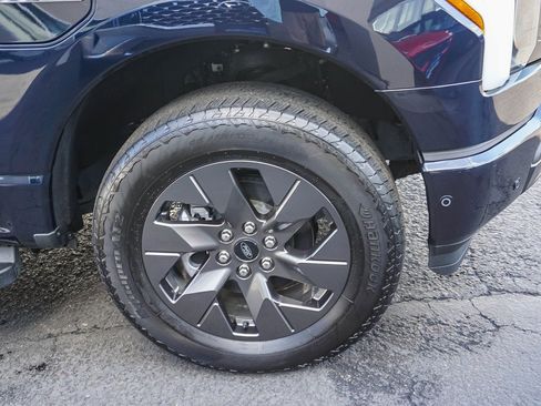 Used 2022 Ford F150 Lightning Lariat image 9