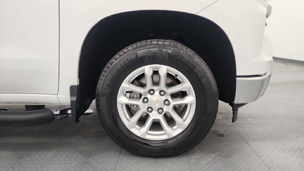 Used 2023 Chevrolet Silverado 1500 LT AWD/4WD image 23