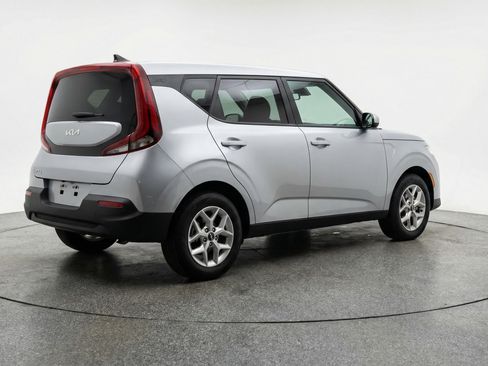 Used 2025 Kia Soul LX w/ LX Technology Package FWD image 9