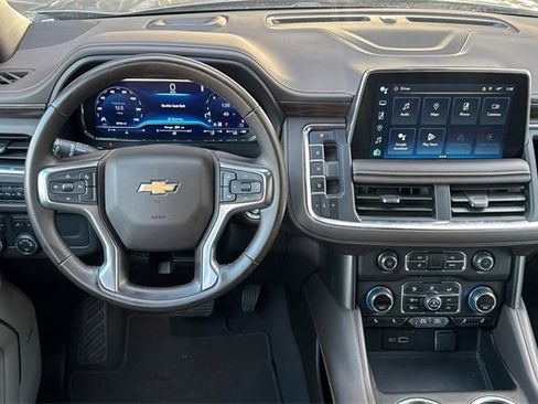 Used 2024 Chevrolet Suburban LT image 16