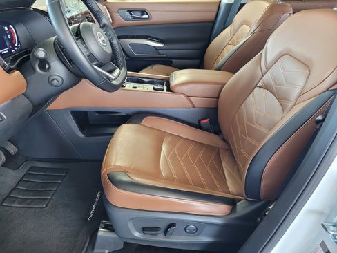 Certified 2025 Nissan Pathfinder Platinum AWD/4WD image 18