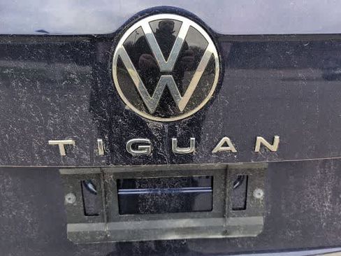 Certified 2022 Volkswagen Tiguan SE w/ Panoramic Sunroof Package image 18