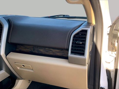 Used 2018 Ford F150 Lariat w/ Equipment Group 502A Luxury AWD/4WD image 19