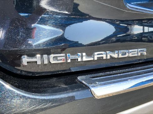 Used 2024 Toyota Highlander Platinum image 31