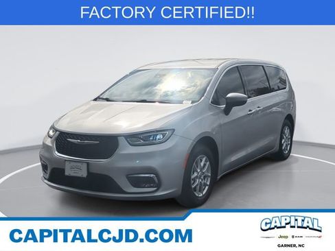 Certified 2023 Chrysler Pacifica Touring-L FWD image 1