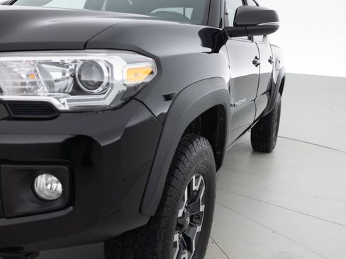 Used 2017 Toyota Tacoma TRD Off-Road w/ Tow Package (A/T) image 12